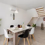 Papaya By Escape 蒂亚斯